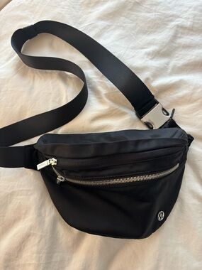 lululemon Black Nylon Waist Bag with Silver Hardware